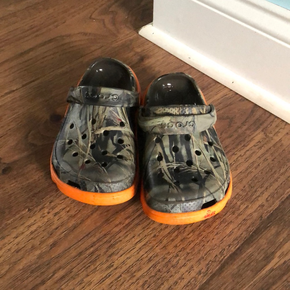 Boys Camo Crocs Size 1